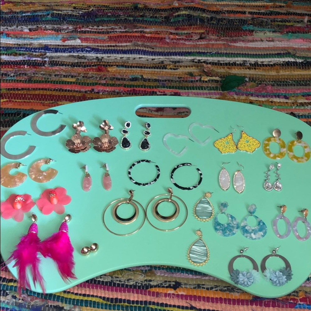 BIG LOT OF CHARMING CHARLIE EARINGS 🛍